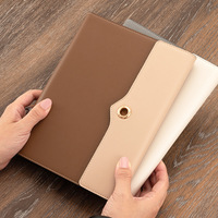 Carnet élégant à trois volets en PU A5 avec reliure cousue et boucle magnétique |   Pages de couleurs personnalisables pour l'utilisation en écoles de commerce