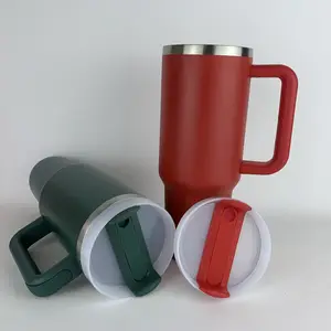 2023 Christmas gift set red and green new mugs 40oz coffee mug with handle and straw adventure 40oz quencher