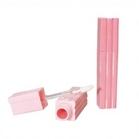 Tubes de brillant à lèvres à rayures carrées personnalisables Emballage cosmétique en plastique transparent avec tige de brosse pour conteneurs de rouge à lèvres OEM