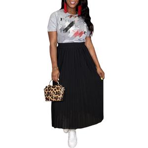 ชุดเซ็ตสองชิ้นแฟชั่นสำหรับผู้หญิง ลายพิมพ์โลโก้เรียบง่าย แขนสั้น กระโปรงพลีททรงเอ ความยาวปานกลาง สไตล์ลำลอง สำหรับฤดูร้อน - Product Image 3