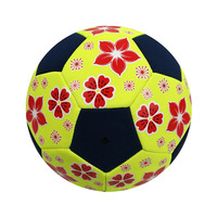 Ballon de football de plage en néoprène rouge et noir, motif fleur de prunier, taille cinq, super léger, cadeau promotionnel, tissu de divertissement