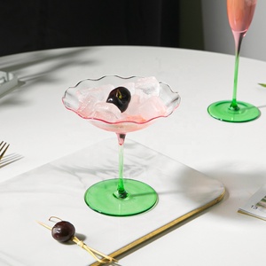 <span class=keywords><strong>Verres</strong></span> <span class=keywords><strong>à</strong></span> martini et <span class=keywords><strong>à</strong></span> champagne en forme de tulipe, <span class=keywords><strong>verres</strong></span> <span class=keywords><strong>à</strong></span> cocktail en cristal coloré soufflé <span class=keywords><strong>à</strong></span> la main, rose blush et vert - Product Image 5