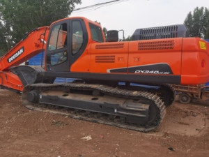 Excavadora de cadenas usada Doosan DX340L de 34 toneladas, excavadora Doosan de segunda mano para proyectos de minería, canteras, movimiento de tierras y construcción. - Product Image 2