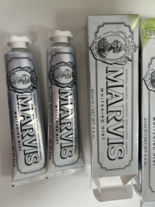 Dentifricio Italiano <span class=keywords><strong>Marvis</strong></span> Fresh Breath Gelsomino e Menta Piperita 85ml, Confezione Regalo Bianca Brillante, Tipo Manikin, Vendita all'Ingrosso - Product Image 4