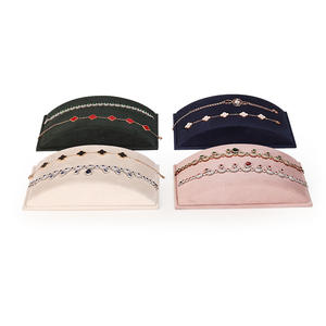 Écran de conversion pour comptoir |   Présentoir en velours pour bracelets et chaînes, idéal pour une présentation organisée et des ventes d'impulsion de bijoux - Product Image 4