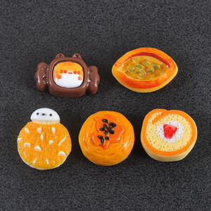 Nouvelle résine artisanat pain série breloques alimentaires accessoires de bricolage pour créer un affichage miniature pour la scène de dessert maison/école - Product Image 1