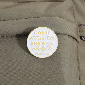 Gott ist in ihrer Emaille Pin Psalm 465 Vers Brosche Christlicher Glaube Abzeichen Geschenk Schmuck Großhandel Versorgung - Product Image 3