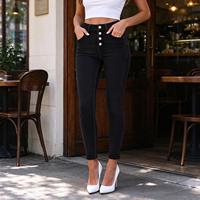 Jean skinny noir moulant pour femme, taille haute, en denim effiloché, idéal pour les sorties hivernales élégantes