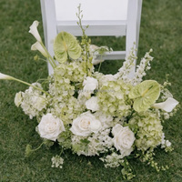Support floral de luxe doré pour allée, avec Hortensias verts, Roses en soie blanches et verdure luxuriante, pour la décoration de la cérémonie de mariage, de l'allée d'entrée et des fêtes