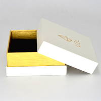 Boîte cadeau de luxe personnalisée en carton rigide avec couvercle et base, estampage à chaud or, gaufrage et pelliculage mat pour la vente en gros