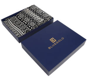 Couvercle d'impression personnalisé et boîte de papier de base pour femmes et hommes grande boîte à vêtements avec logo emballage de boîte-cadeau de foulard en soie - Product Image 1