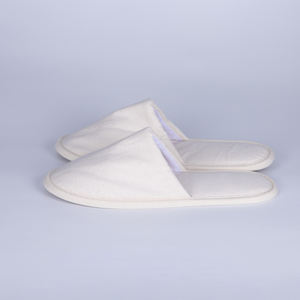 Kişiselleştirilmiş Modern Lüks Çevre Dostu Kapalı Burunlu Yumuşak Nefes Alabilen Otel Terlikleri Biyobozunur Mantar Tabanlı Tek Kullanımlık Malzemeler - Product Image 1