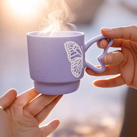 Tasse à café unique en céramique violette mouchetée avec poignée papillon - Design moderne pour la rentrée scolaire, compatible lave-vaisselle et micro-ondes
