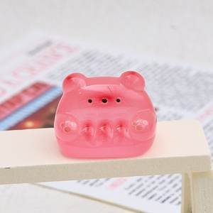 Vente en gros : Canapé Ours Lumineux, Breloques en Résine Kawaii, Artisanat en Résine, Porte-clés en Résine Transparente 3D, Décorations pour Bureau et Maison - Product Image 5