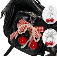 Porte-clés de luxe léger en alliage de zinc, motif cœur à carreaux cerise, avec nœud, perle et dentelle, pour clés de voiture et pendentif de sac, style mignon et féminin