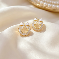 Ensemble collier et boucles d'oreilles plaqué or 18 carats avec pendentif nœud couronne et zircone cubique taille baguette, anti-ternissement, hypoallergénique, cadeau de Noël ou de mariage pour femme