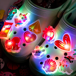 Los Más Vendidos, Adornos Luminosos para Zapatos LED que Brillan en la Oscuridad, Resistentes al Agua, con Luz Intermitente, para Niños y Niñas, Decoraciones para Zapatos, Se Ofrecen Muestras - Product Image 3