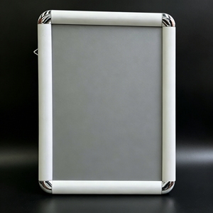 Cadre en aluminium durable de 25 mm avec coins en R et plaque en PE pour signalétique murale anti-humidité dans les centres commerciaux - Product Image 1