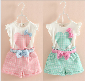 Ensemble de vêtements d'été pour bébés filles, nouveau design coréen 2019, avec t-shirt à nœud papillon et short à carreaux, prix d'usine - Product Image 2