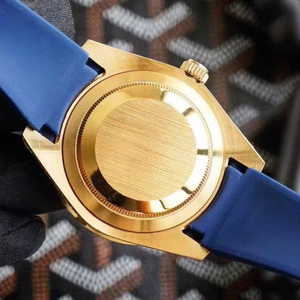 Reloj Deportivo Premium Totalmente Dorado con Microincrustaciones de Diamantes, Esfera Negra Clásica, Reloj de Buceo Automático con Función de Calendario - Product Image 5
