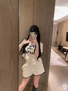 Nouveau design Ensembles de vêtements d'été pour femmes célèbres Ensemble décontracté de sport de couleur unie blanc Ensemble deux pièces court d'été pour femmes - Product Image 5