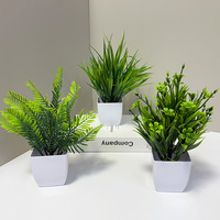 Plante artificielle verte en pot, fausse plante en plastique, mini bonsaï, pot blanc, ornement de bureau, décoration pour la maison, le salon ou le bureau