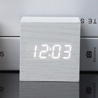 Jam Meja Digital LED Persegi Kayu Elektronik dengan Kontrol Suara, Jam Kamar Tidur Custom Senyap untuk Rumah, dari Produsen Jam