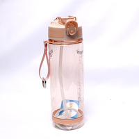 Bouteille d'eau de sport à paille grande capacité, gobelet en plastique à bec de canard pour adulte, bouteille d'eau de fitness portable, vente en gros personnalisée