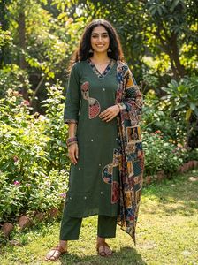Ensemble Kurta/Kurti en coton vert pour femmes, broderie traditionnelle indienne pakistanaise, tenue décontractée pour les fêtes, longueur cheville, coupe régulière, séchage rapide - Product Image 3