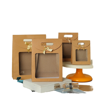 Sac cadeau avec logo personnalisé en papier kraft pour fenêtre avec nœud ruban autoportant à rabat pour l'emballage des courses de supermarché