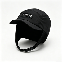 Casquette de sport réglable ODM avec sangle sous le menton, chapeau de soleil imperméable et tendance 100 % polyester pour le surf et le cyclisme en extérieur