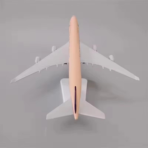 Modelo de Avión de Metal Fundido a Presión Boeing 747-400 de Saudi <span class=keywords><strong>Arabian</strong></span> <span class=keywords><strong>Airlines</strong></span> de 20 cm con Tren de Aterrizaje - Product Image 3