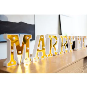LED Marquee Lampu Huruf Alfabet, Tanda Menyala untuk Pernikahan Rumah Dekorasi Pesta Bar Lampu Malam Meja LED Putih Hangat