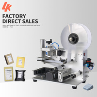 Machine d'étiquetage semi-automatique LK-PM600 de haute qualité avec servo + PLC pour bouteilles plates, boîtes carrées et surfaces de cartons cosmétiques