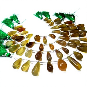 Perles lisses en forme de goutte d'eau en calcédoine brune naturelle, vendues par brin de 8 pouces - Product Image 1