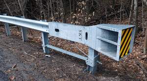 Meilleur <span class=keywords><strong>prix</strong></span> W Beam Rails en acier autoroute et rail de sécurité ferroviaire <span class=keywords><strong>Crash</strong></span> ou barrière de circulation pour chaussée en panneau de clôture en métal - Product Image 4