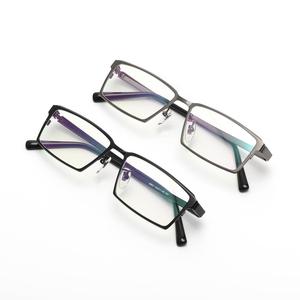 Lunettes en titane pur pour hommes, fabriquées en Chine (usine de Shenzhen), personnalisables avec logo, OEM/ODM, montures de lunettes de vue. - Product Image 2