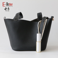 Nouveau Design Rechargeable 8ml 10ml 15ml 20ml 30ml Twist up TravelEmpty Atomiseur Paquet Bouteille De Parfum De Luxe Avec Boîte