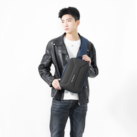 Vente directe d'usine Sac de poitrine rigide de grande capacité pour hommes avec interface USB