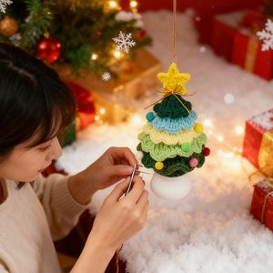 Árbol de Navidad de ganchillo hecho a mano con acabado artesanal, planta en maceta, decoración para el hogar, pequeño regalo para novia, venta al por mayor - Product Image 3