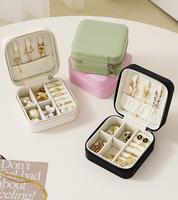 Mini boîte à bijoux de voyage portable en cuir PU, petite boîte de rangement pour bagues et boucles d'oreilles