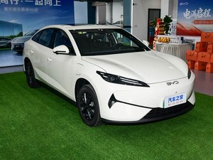Sedán Eléctrico BYD E7 Blanco, 520 Smart Drive, Batería de 57.6kWh, 136ps, Vehículo de Pasajeros para Desplazamientos Diarios - Product Image 3