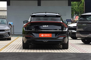 <span class=keywords><strong>Kia</strong></span> <span class=keywords><strong>EV6</strong></span> <span class=keywords><strong>2023</strong></span> <span class=keywords><strong>GT</strong></span>-<span class=keywords><strong>Line</strong></span> FWD Crossover électrique avec une autonomie de 601-700 km et une puissance de 150-200 kW - Product Image 3