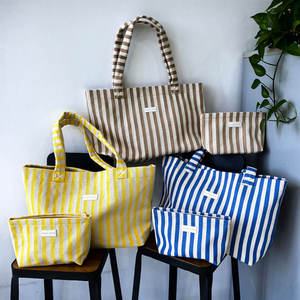 Sac fourre-tout de plage en toile de coton et lin, grand format, rayures rose et bleu, avec logo personnalisé - Product Image 3