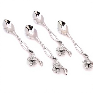 Ensemble de cuillères en métal à motif floral, finition miroir haute brillance, compatibles lave-vaisselle, élégants ustensiles de service, couverts de mariage - Product Image 1