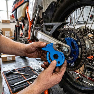 Accessoires modifiés pour <span class=keywords><strong>moto</strong></span> XT250 2008-2021 : Régulateur de chaîne arrière en alliage d'aluminium CNC - Product Image 2