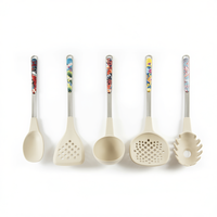 Juego de Utensilios de Cocina Excelsa de 5 Piezas, Multicolor, con Mango de Acero Inoxidable y Nylon, Resistentes al Calor y Libres de BPA