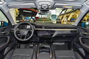 Auto Usado Barato en China, <span class=keywords><strong>E</strong></span> <span class=keywords><strong>Tron</strong></span> 2021 <span class=keywords><strong>50</strong></span>, Lujoso, 5 Puertas, 5 Asientos, Suspensión Neumática, Cabina Virtual, Bomba de Calor, Tracción en las Cuatro Ruedas, EV Confortable - Product Image 3