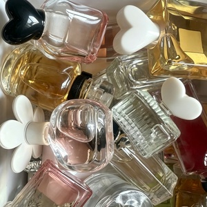 Mini Eau de Parfum de Lujo con Aroma Duradero, Notas Amaderadas y Especiadas, Diseño Portátil para Uso Diario - Product Image 4