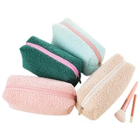 Pochette moelleuse et solide en velours doux pour femmes, sac de maquillage cosmétique léger pour les voyages, fermeture éclair, stock disponible pour expédition immédiate